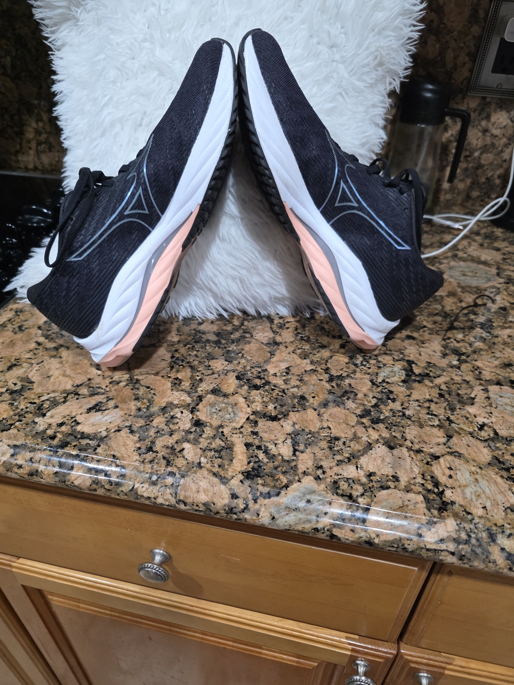 Mizuno Women's Running Shoe - Black with Pink Accent